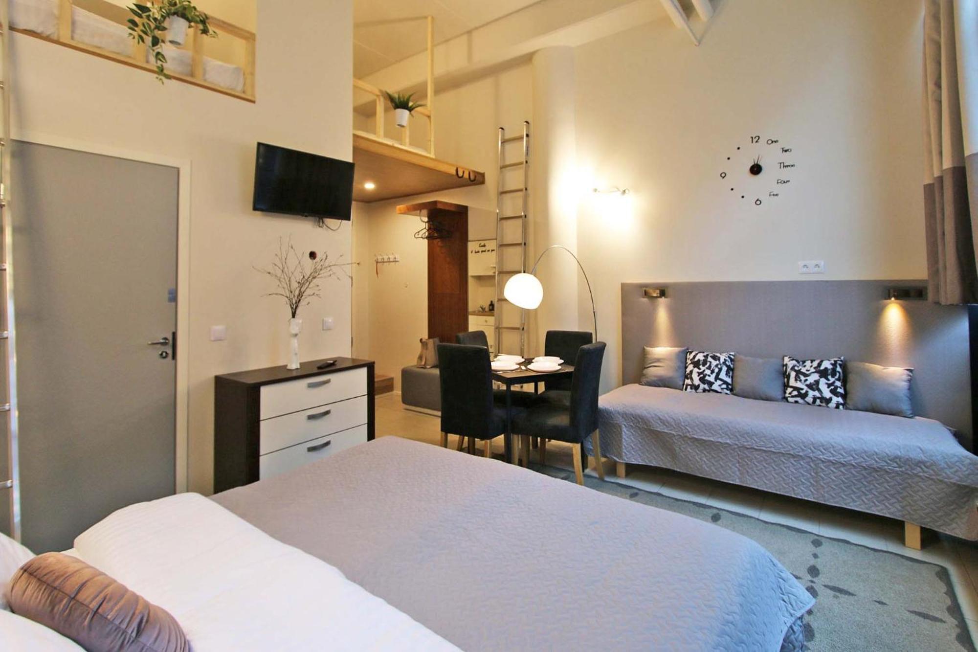 Gold Apartment